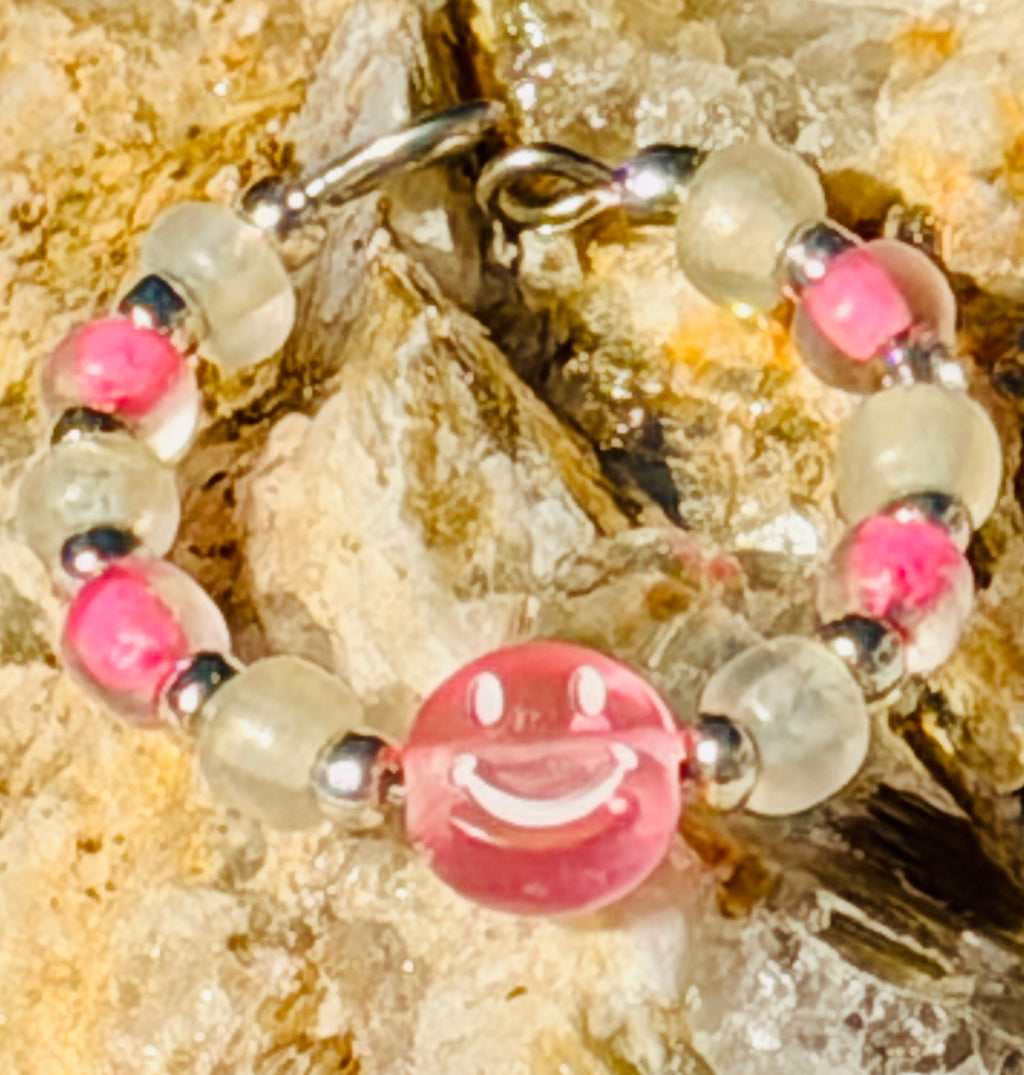 Do Stuff Adjustable Glow Smiley Ring – BOLD