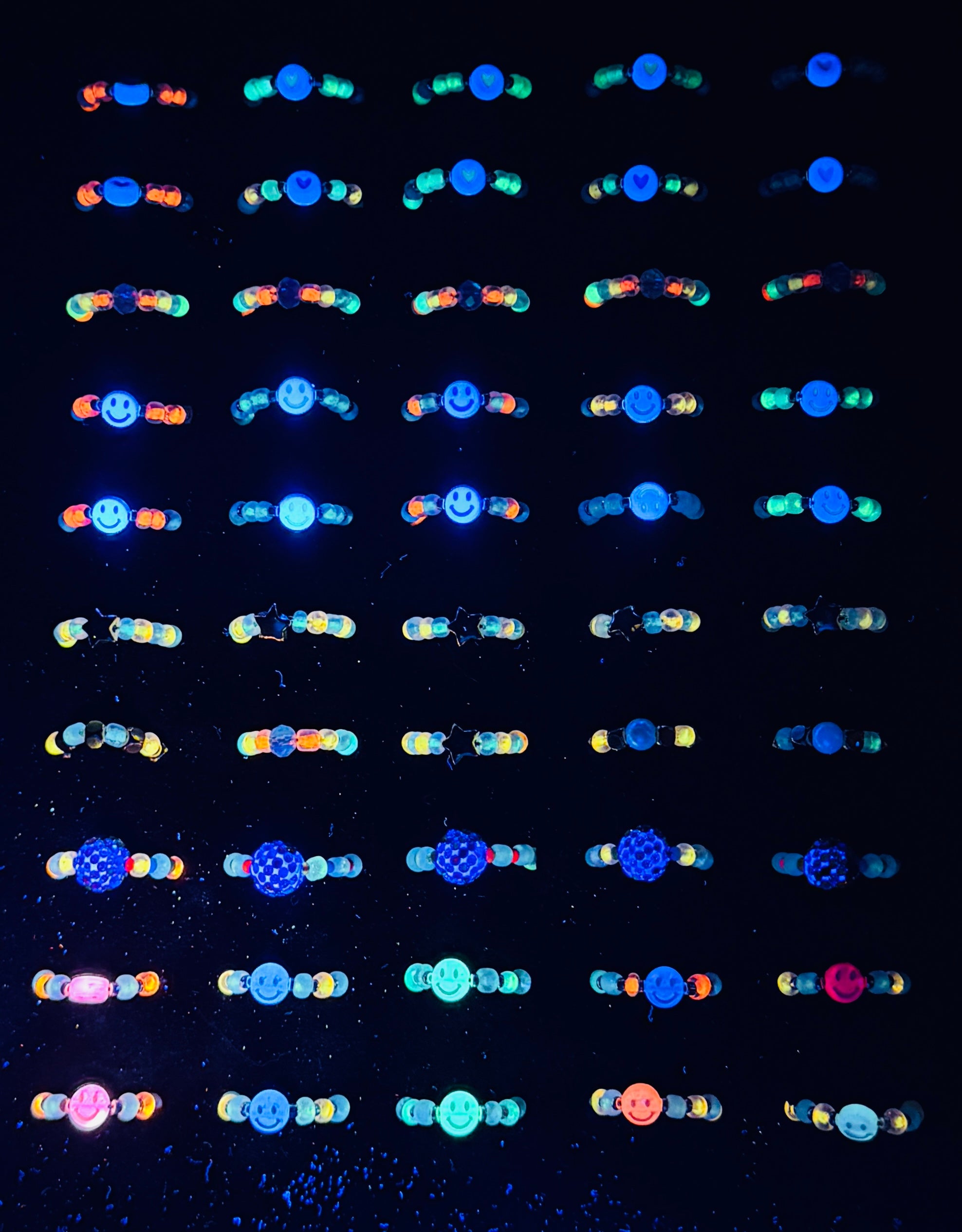 Do Stuff Adjustable Glow Smiley Ring – BOLD